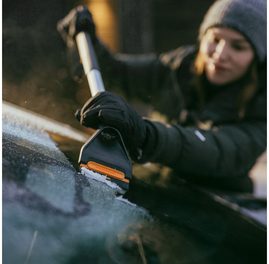Щетка для снега со скребком FISKARS Plus 75,5 см (1078494) - Фото 14