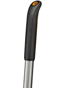 Метла для уборки FISKARS эргономичная 